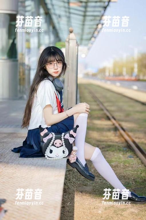 推女神 - 徜徉在张美荧的浴室写真中，福利满满让你欲罢不能！.txt