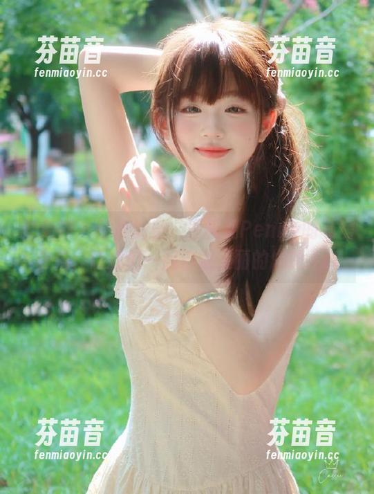 推女神 - 红裙加身，汪佩妮Penny的私房合集：让我们一起自嘲美丽的尴尬.txt