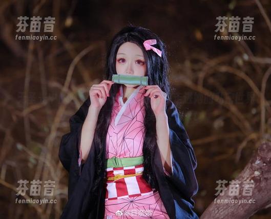 无圣光中的日奈娇：白丝图包带你走进她的私密世界，感受不一样的美丽。.txt