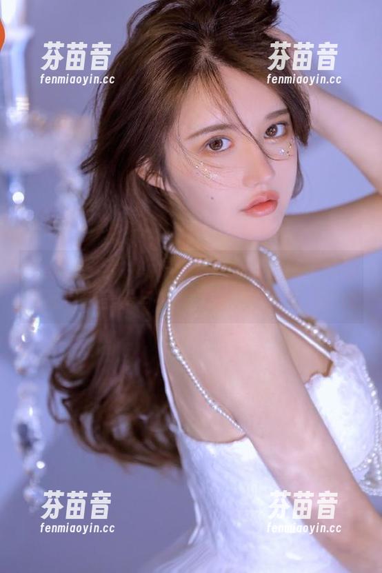 星颜社 - 潘娇娇户外写真分享合集，带你感受自然美景与人文气息的绝妙结合.txt