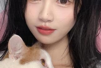 星黛鹿鹿i黑丝写真魅力四射，美图展现她的自信与风情.txt