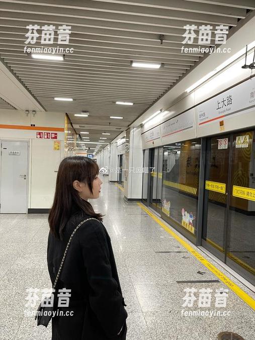 是一只废喵了的居家写真，最新福利图包助你解锁夏日风情.txt