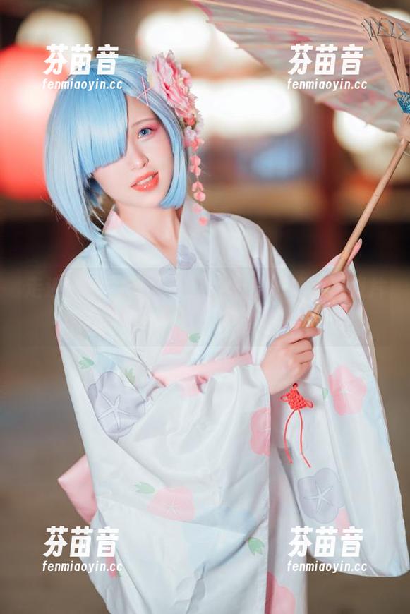 走近晕崽Zz的写真与魅魔：惩戒系列照片，让你追逐梦想与美感的交织.txt