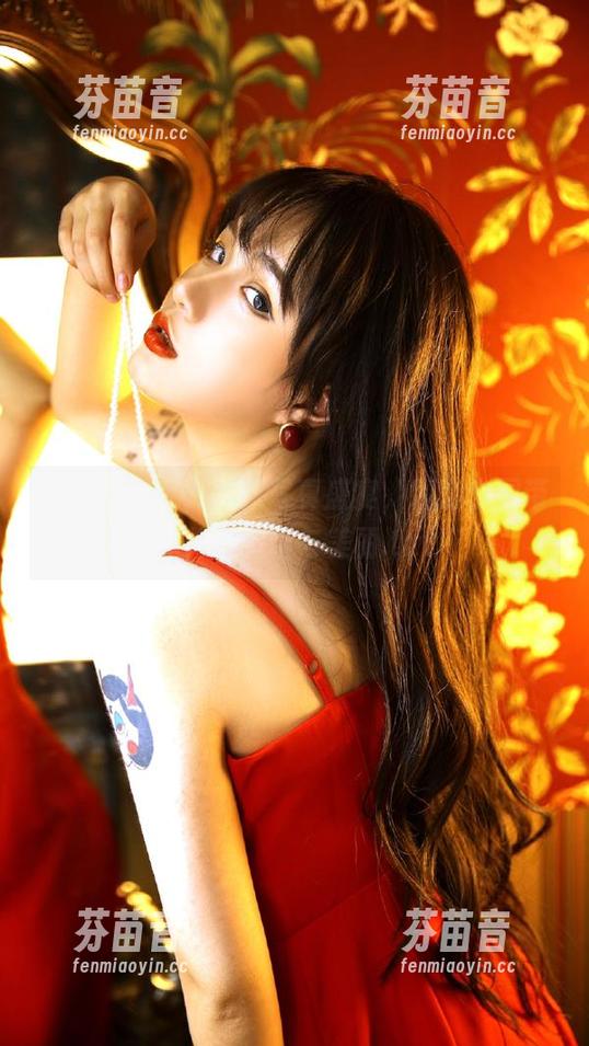 杨衣yangyi女孩写真盛宴，精选套图带你体验灵动与美丽.txt