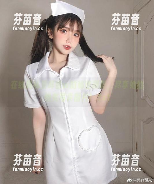 在线揭秘果咩酱w的秘密摄影，尽享她的绝美写真图片！.txt