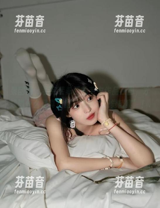 果团网 - 看完裴希西的毛衣作品原图，才知道什么是真正的‘温暖的视觉盛宴’！.txt