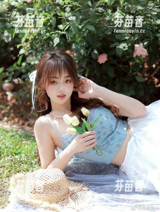 果团网 - 感受陈迪娅双人写真魅力，精彩全套图包不容错过.txt