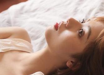 果团网 – 龚玥菲私房网袜写真集，全新视角分享性感与艺术的交融.txt