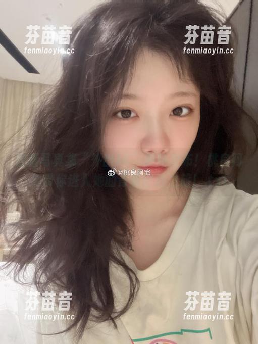 桃良阿宅 最新写真集“外出JK”更新发布!桃良阿宅带你进入她的青春冒险之旅!.txt