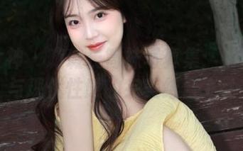 梦丝女神 – 璇璇长筒袜写真集：中国风韵与现代性感的完美结合.txt