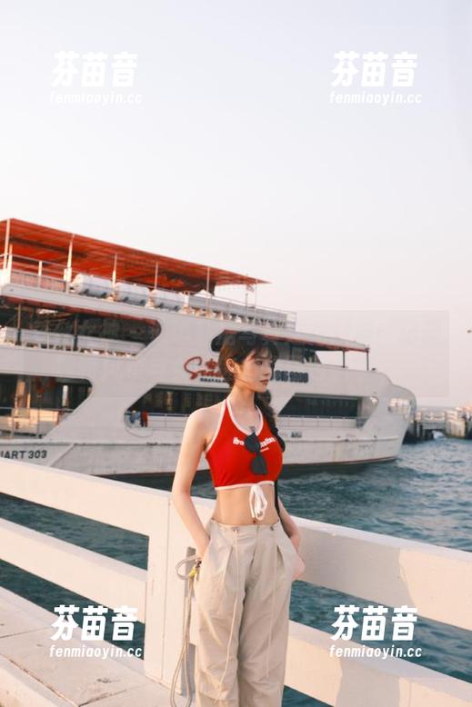 梦丝女神 - 海边私房写真之花月舞：记录独特风景与女性魅力的图包盛宴.txt