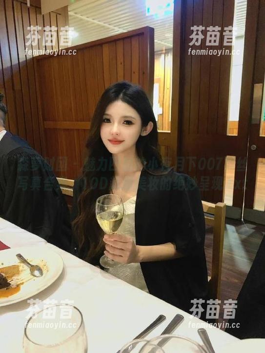 森萝财团 - 魅力四射的小夜月下007黑丝写真合集，10D超薄美妆的绝妙呈现.txt