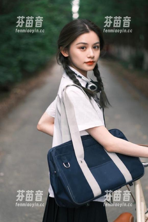 森萝财团倾情呈现无圣光写真，感受吹弹可破的动人瞬间.txt