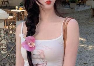 森萝财团为你奉上白丝妹妹游园精选套图，畅游梦幻般的花海世界！.txt
