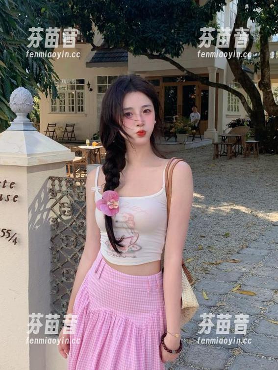 森萝财团为你奉上白丝妹妹游园精选套图，畅游梦幻般的花海世界！.txt