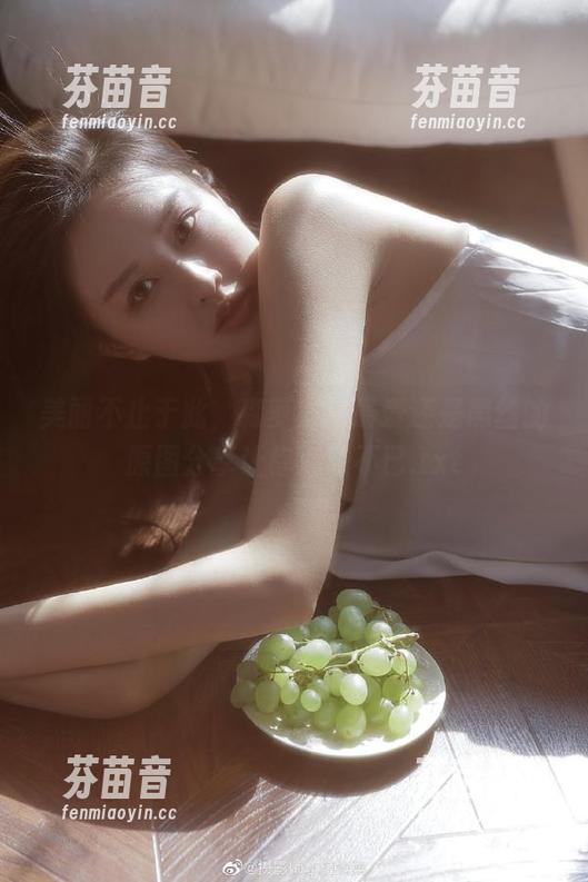 美丽不止于此，森萝财团最爱还是黑丝的原图分享让你心动不已.txt