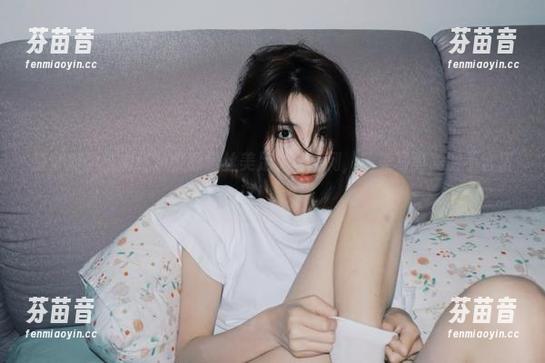 森萝财团 森萝财团推出红色校服肉丝美足少女系列,精美写真美图不容错过!.txt