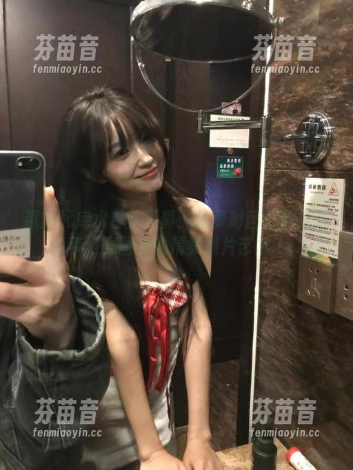 超薄死库水白丝写真：森萝财团为你打造的梦幻氛围中的精美照片艺术.txt