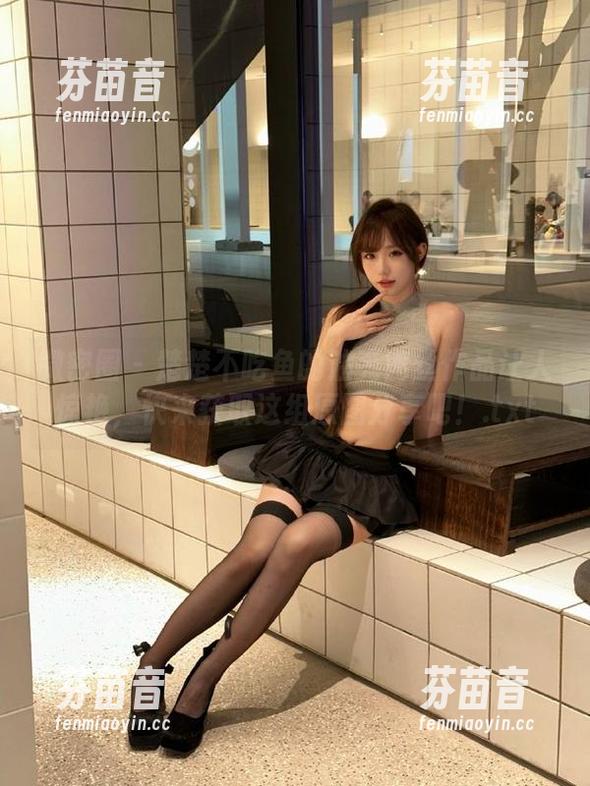 微密圈 - 楚楚不吃鱼的油亮肉丝作品让人惊艳，快来获取这组原图分享吧！.txt