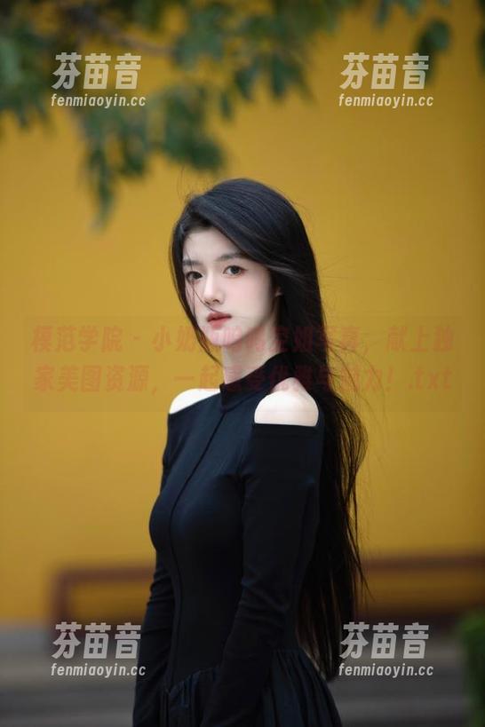 模范学院 - 小奶瓶呜呜空姐写真，献上独家美图资源，一起感受优雅与魅力！.txt