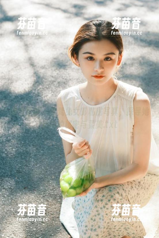 模范学院 - 梦梵兔女郎私房写真，探寻她心中的秘密与柔美.txt