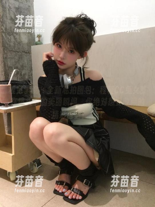 模范学院 - 全新私拍图包：程程CC兔女郎在镜头下的美丽瞬间，你绝对想要收藏的精彩画面！.txt