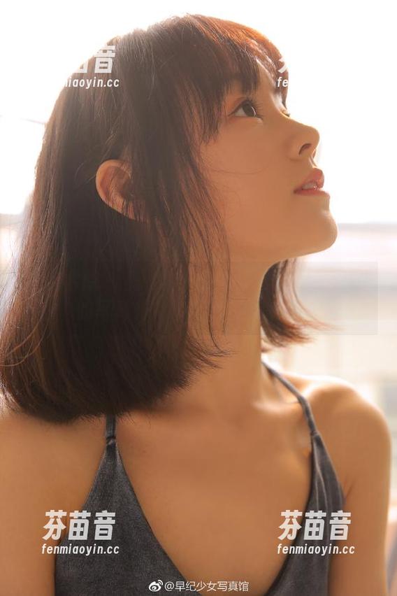模范学院 - 美七Mia的夏天旅程：感受她的写真作品所传递的情感.txt