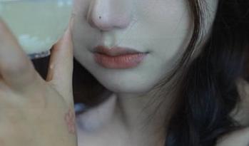 在线独家揭秘：洛丽塔大哥如何打造蕾姆兔女郎的写真合集？.txt