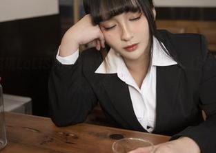 免费体验洛璃LoLiSAMA修女服的魅力图册，让每一张都是艺术杰作！.txt