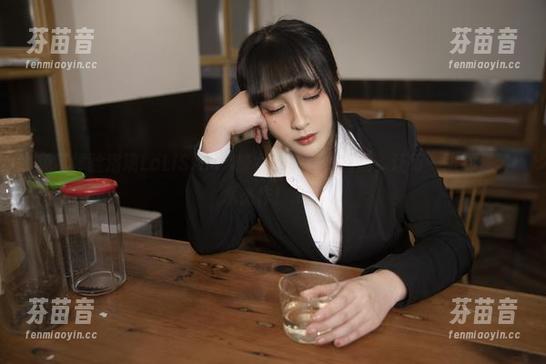免费体验洛璃LoLiSAMA修女服的魅力图册，让每一张都是艺术杰作！.txt
