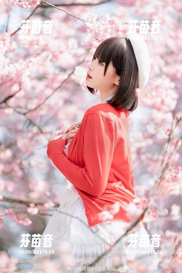 下载“牛仔裤”主题写真集，感受海克斯科技小蛋糕的独特风格！.txt