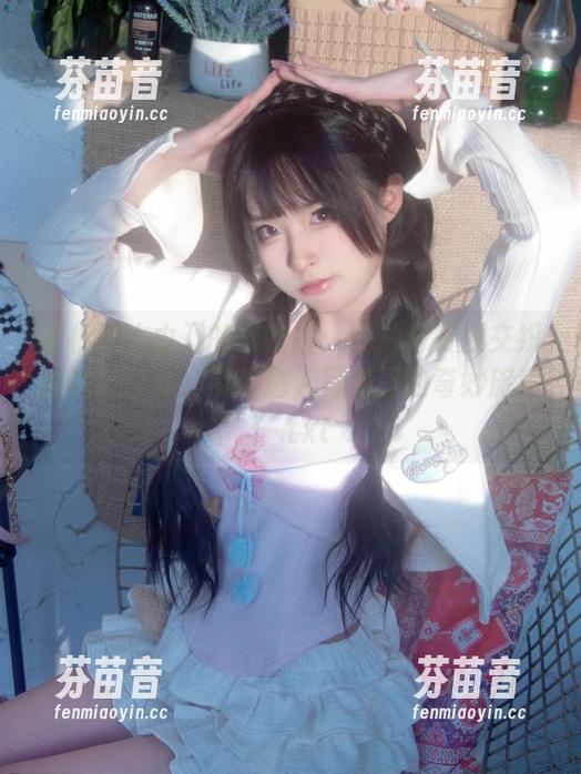解析清水由乃的米哈拉：图片与资源交织的视觉享受，带你进入写真界的奇妙旅程！.txt