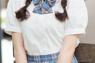 清水由乃新年旗袍写真，免费图包等你来发现优雅魅力！.txt