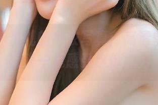爱美足 – 杏儿的毛衣写真：高清壁纸双重满足，快来一起感受这份魅力！.txt