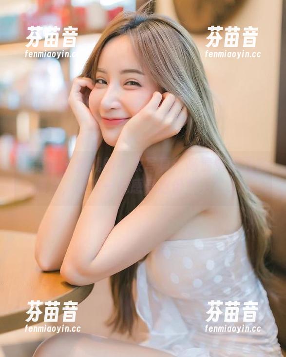 爱美足 - 杏儿的毛衣写真：高清壁纸双重满足，快来一起感受这份魅力！.txt