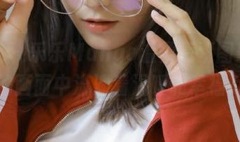 爱蜜社 – 乐乐Mango温柔高清图册：细腻的画面中流淌着温暖和幸福.txt