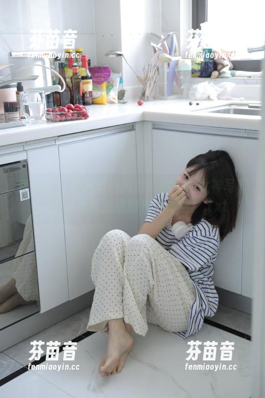 爱蜜社 - 高清壁纸推荐：俞公主女神写真，邂逅清新脱俗的视觉体验！.txt