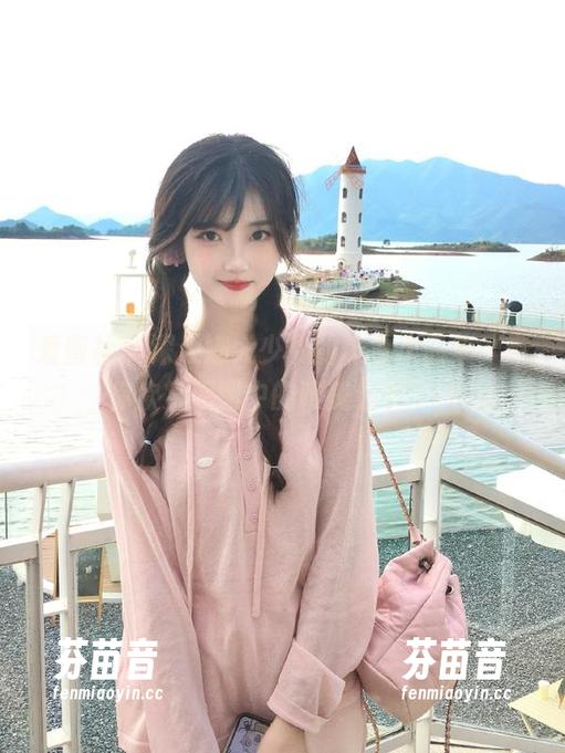 爱蜜社 - 深入娜大少爷的粉色作品集，带你欣赏原图中的唯美细节.txt