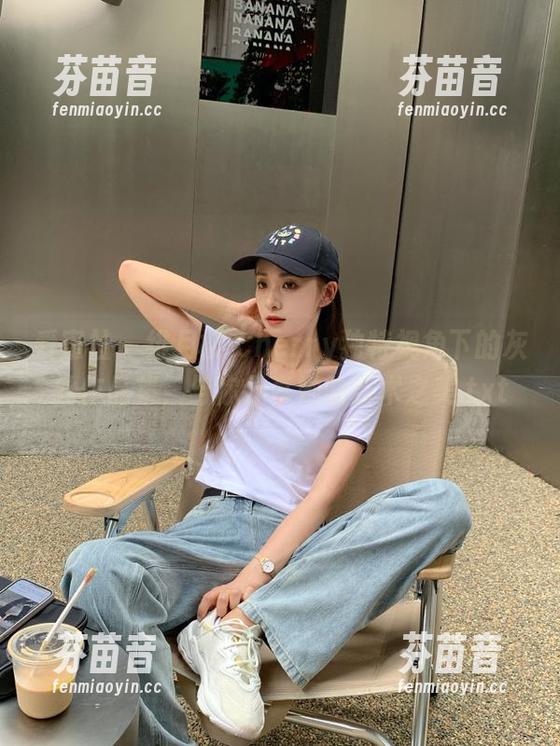 爱蜜社 - 绯月樱-Cherry独特视角下的灰丝作品集，与你分享她的艺术之美.txt