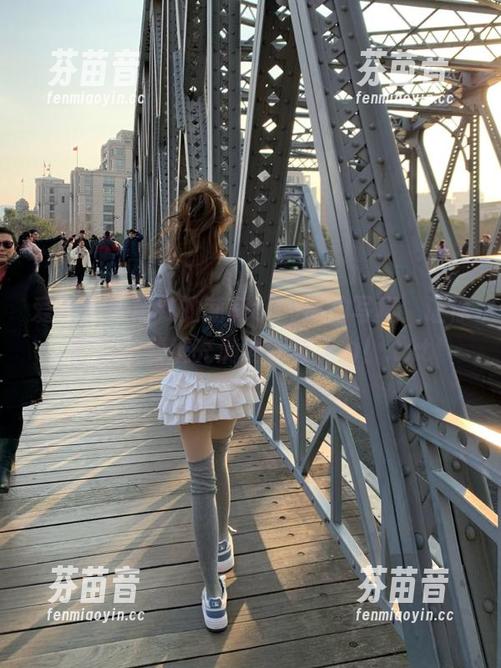 爱蜜社 - 精致的莉莉Lily旅拍写真，让你的网站壁纸充满清新与活力！.txt