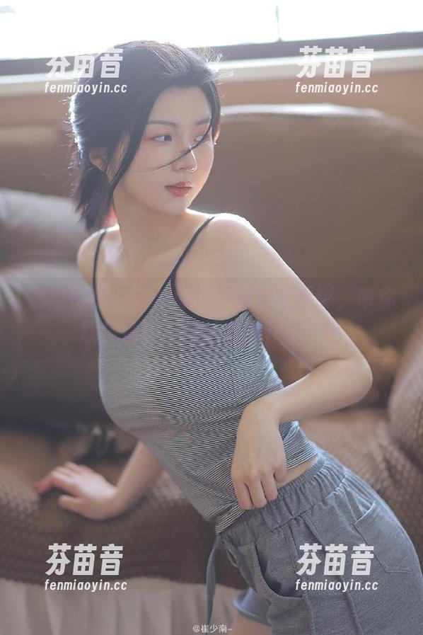 物恋传媒 - 小谷倾情呈现裸足摄影，带你欣赏别样风格的套图作品.txt