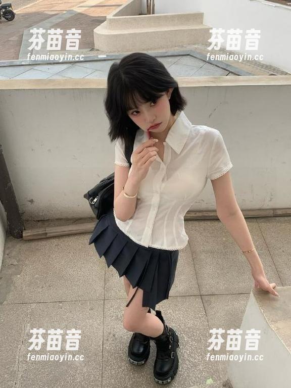 物恋传媒 - 菜菜的认真雪景：原图与套图交织出的冬日浪漫童话！.txt