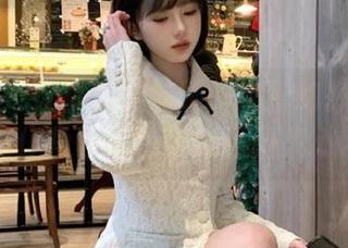 微密圈 – 玫桃泡芙与她的缤纷幻想：探索女仆角色的精彩作品图集.txt