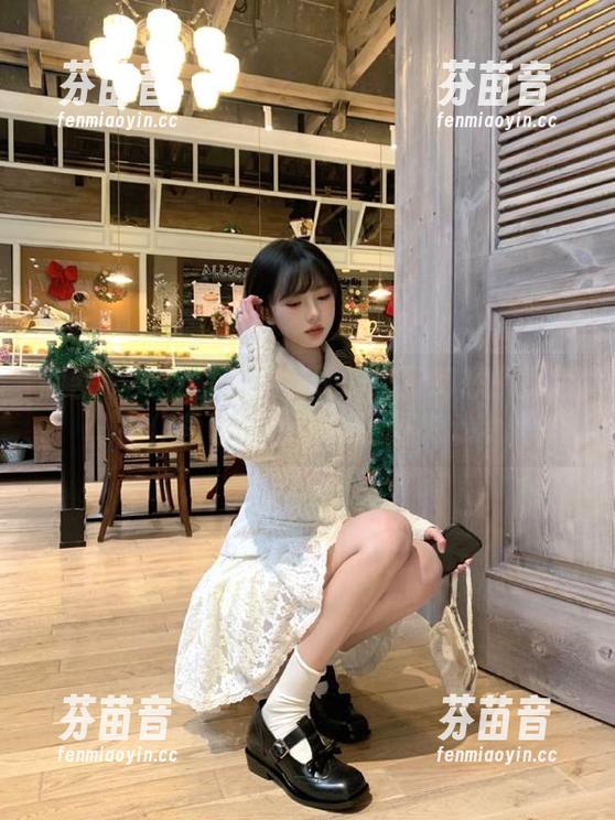 微密圈 - 玫桃泡芙与她的缤纷幻想：探索女仆角色的精彩作品图集.txt