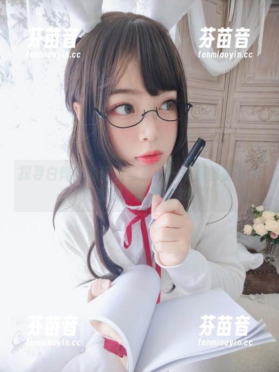 探寻白烨烨的修女写真：一场视觉盛宴与灵魂的深度对话.txt