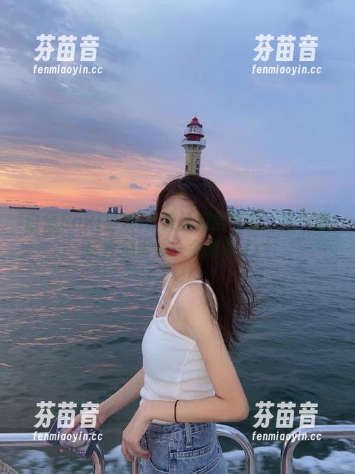 白金Saki呈现JK美丝校服全集：每一张写真都讲述一个故事.txt