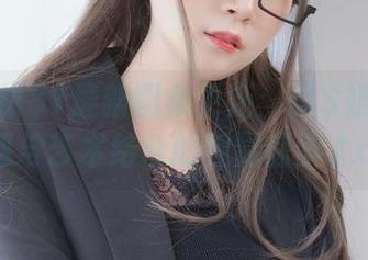 体验白银81最新图集更新：抖S姐姐的性感与艺术结合的视觉盛宴.txt