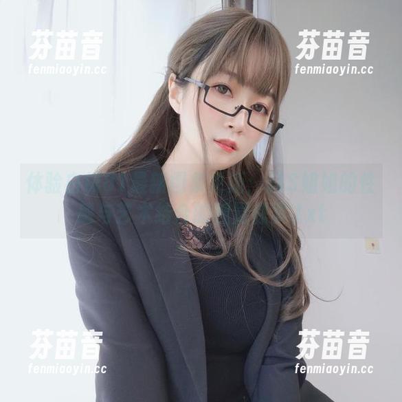 体验白银81最新图集更新：抖S姐姐的性感与艺术结合的视觉盛宴.txt