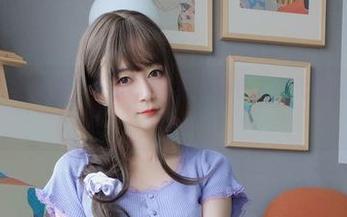 在无圣光的氛围中，白银81带给你粉色写真无限想象的空间.txt
