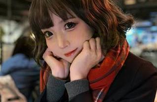 跟随祖木子走进纯纯的女孩世界：展示动人作品原图.txt